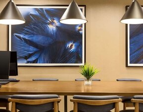 Work space at DoubleTree By Hilton Pointe Claire Montreal Airport West.