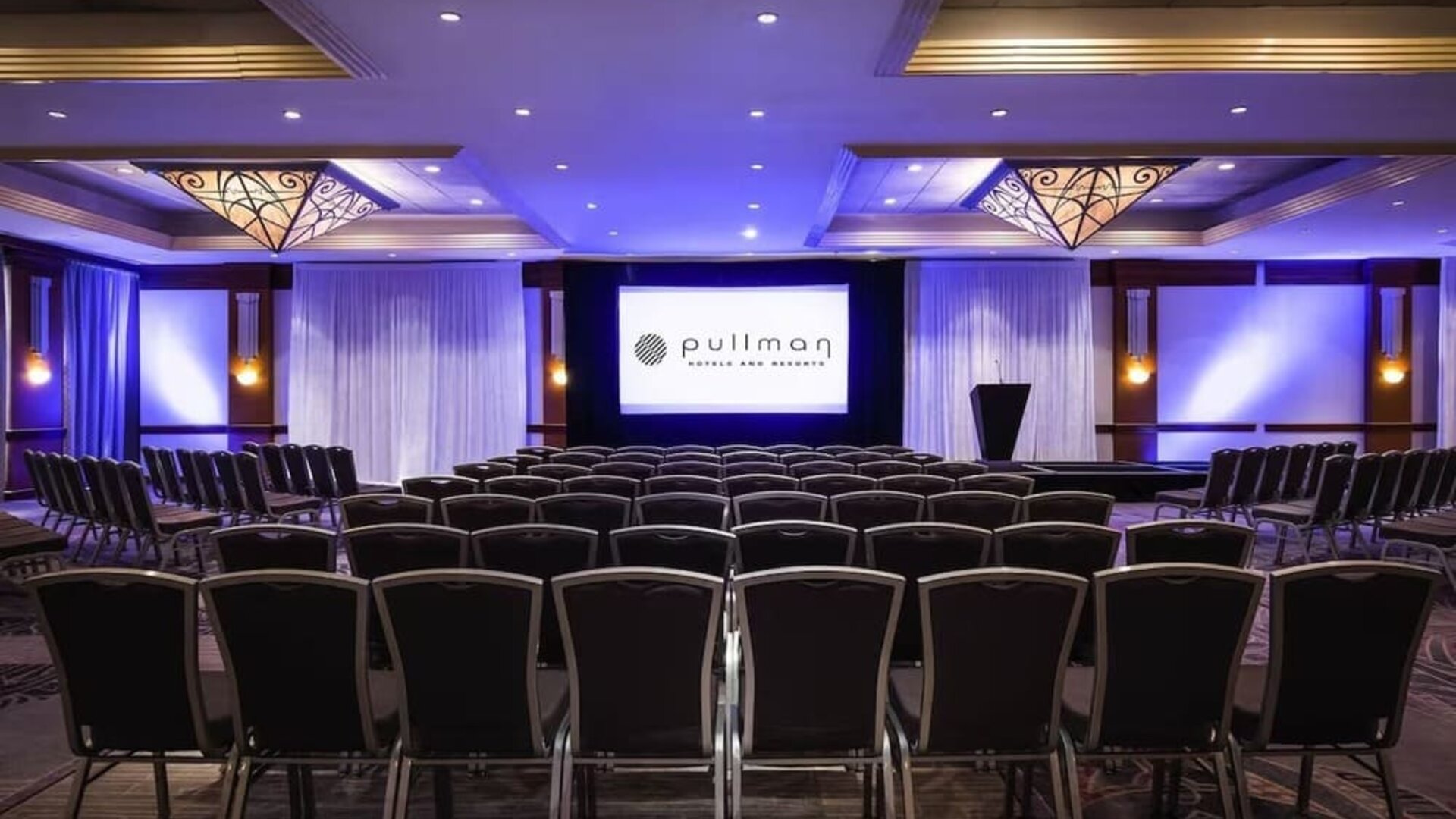 Meeting room at Pullman Miami Airport.