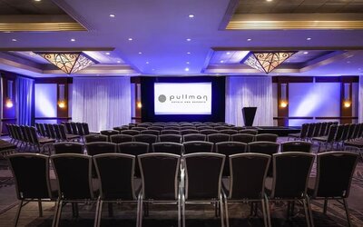 Meeting room at Pullman Miami Airport.