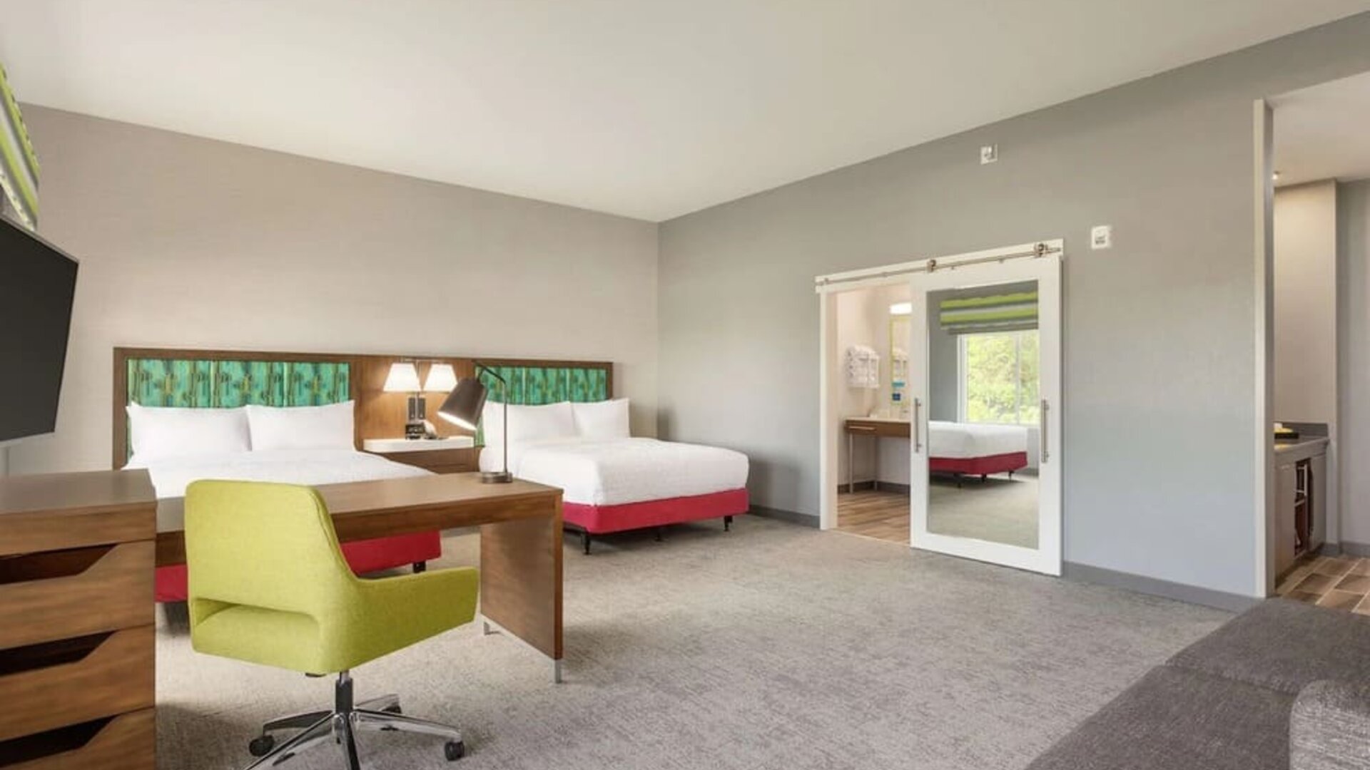 Day room at Hampton Inn & Suites Miami Kendall.