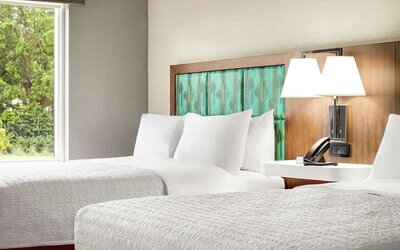 Day room at Hampton Inn & Suites Miami Kendall.