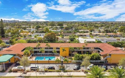 Exterior at Quality Inn & Suites Hollywood Boulevard.