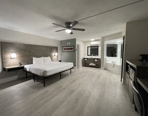 Day room at Quality Inn & Suites Hollywood Boulevard.