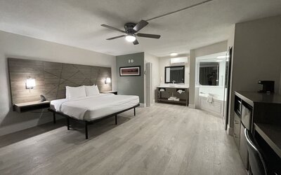 Day room at Quality Inn & Suites Hollywood Boulevard.