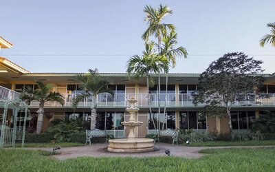 Garden at Quality Inn & Suites Hollywood Boulevard.