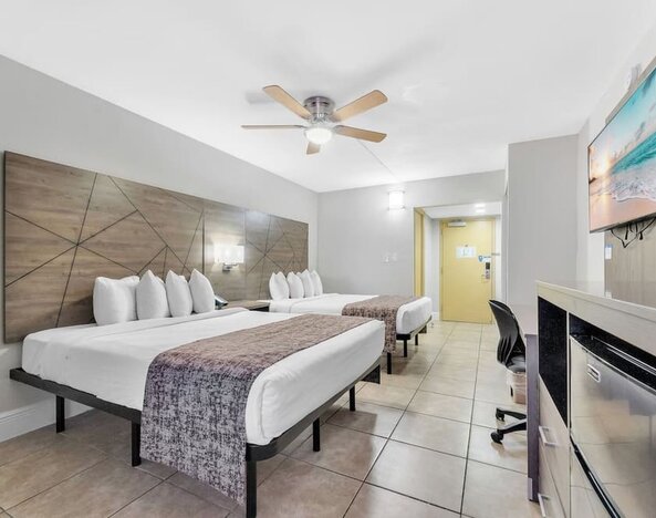 Day room at Rodeway Inn & Suites Fort Lauderdale Airport & Cruise Port.