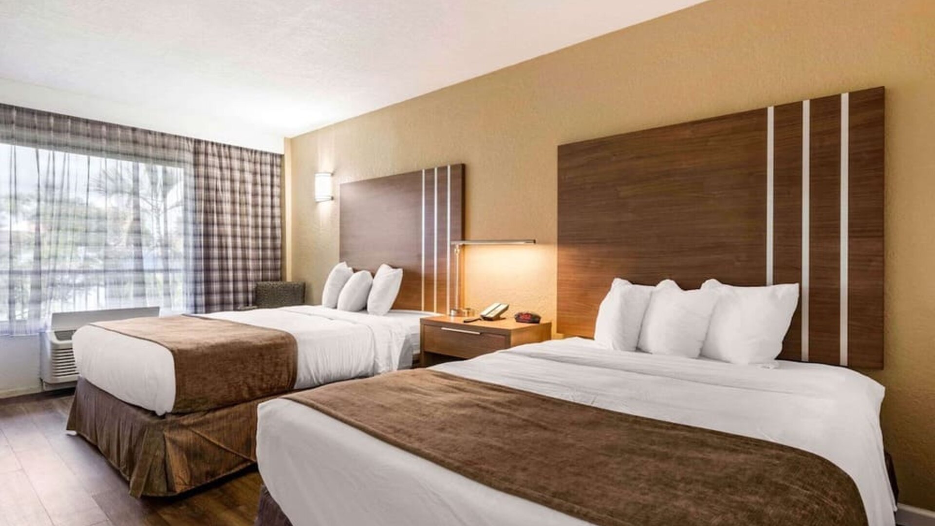 Day room at Rodeway Inn & Suites Fort Lauderdale Airport & Cruise Port.
