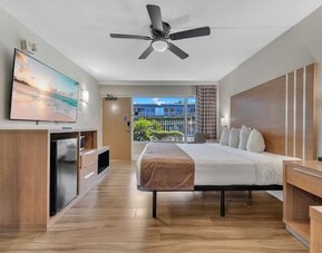 Day room at Rodeway Inn & Suites Fort Lauderdale Airport & Cruise Port.