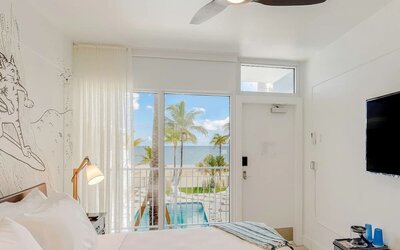 Day room at Plunge Beach Resort.