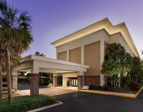 Exterior at Hampton Inn By Hilton Fort Lauderdale-Cypress Creek.