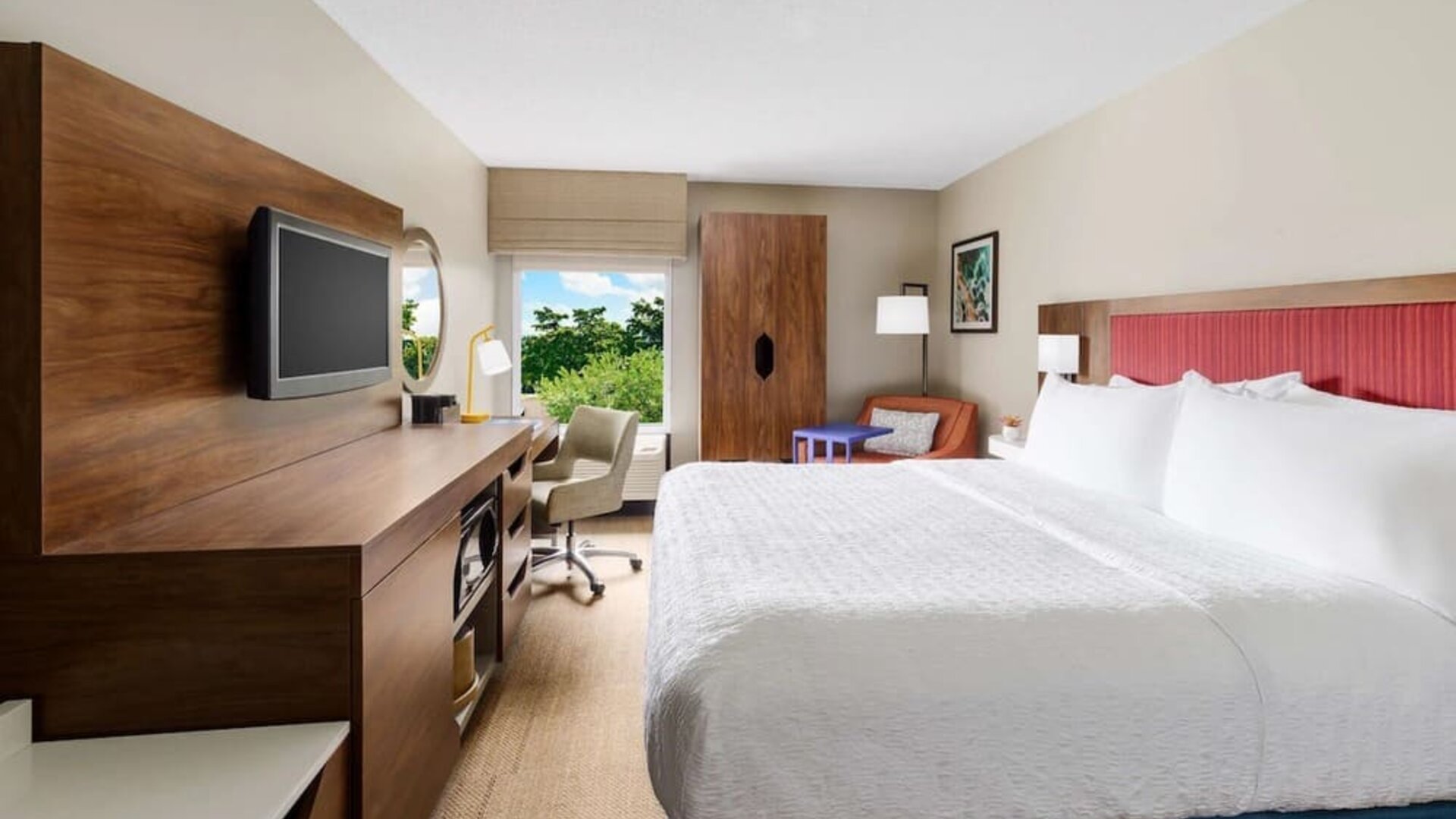 Day room at Hampton Inn By Hilton Fort Lauderdale-Cypress Creek.