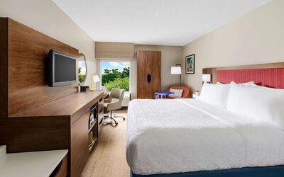 Day room at Hampton Inn By Hilton Fort Lauderdale-Cypress Creek.
