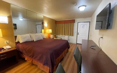 Day room at Sierra Inn.