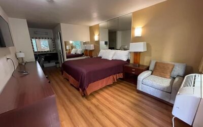 Day room at Sierra Inn.