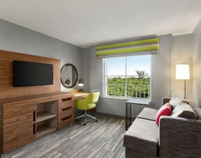 Day room at Hampton Inn & Suites Ft. Lauderdale Airport/South Cruise Port.