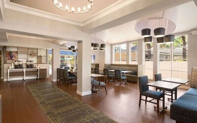 Lobby at Hampton Inn & Suites Ft. Lauderdale Airport/South Cruise Port.