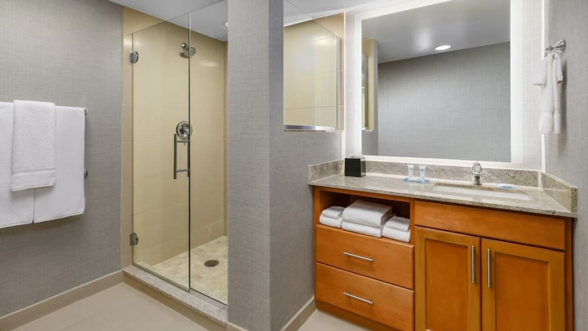 Bathroom at Hyatt HOUSE Fort Lauderdale Airport-South & Cruise Port.