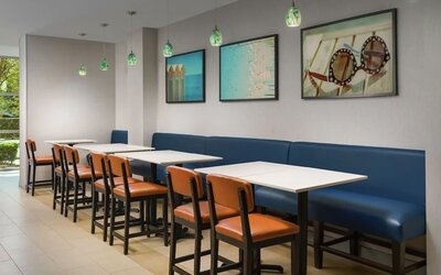 Dining at Hyatt HOUSE Fort Lauderdale Airport-South & Cruise Port.