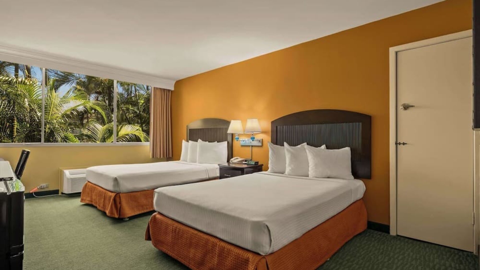 Day room at Airport Honolulu Hotel, Trademark Collection By Wyndham.