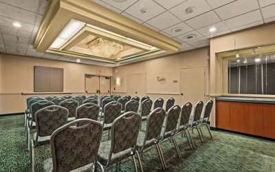 Meeting room at Airport Honolulu Hotel, Trademark Collection By Wyndham.