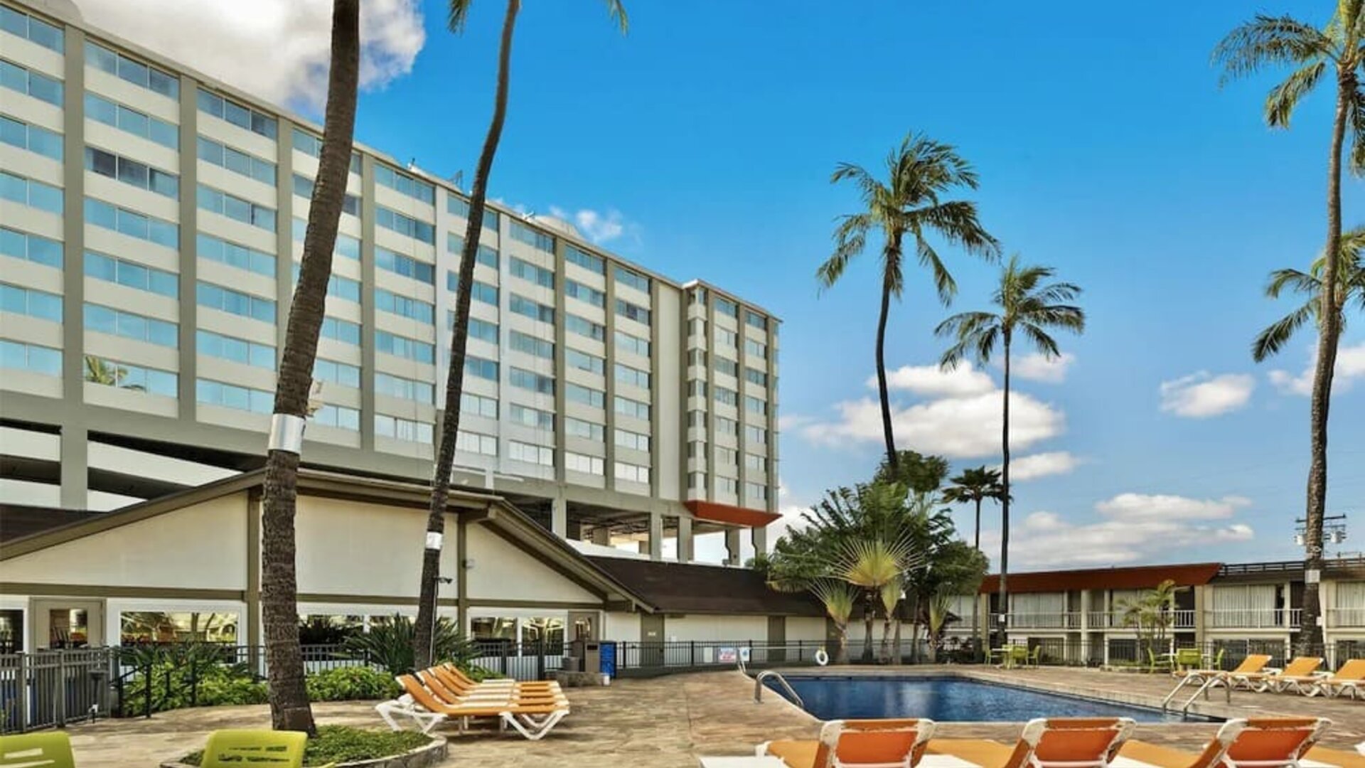 Outdoor pool at Best Western The Plaza Hotel Honolulu Airport.