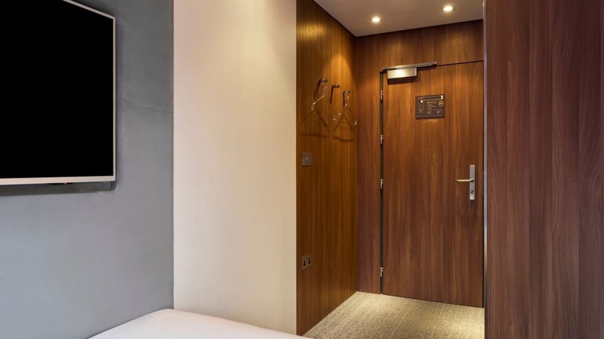 Day room at Four Points Flex By Sheraton Birmingham Jewellery Quarter.