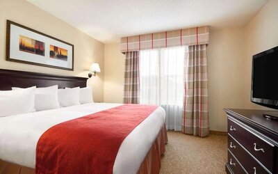 Day room at Country Inn & Suites By Radisson, Norcross, GA.