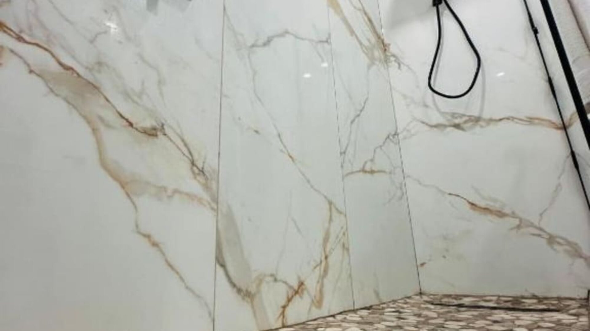 Bathroom at Nubell Motel.