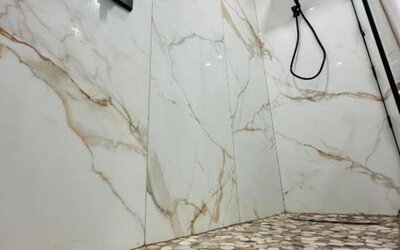 Bathroom at Nubell Motel.