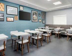 Dining area at Four Points By Sheraton College Park Atlanta Airport.