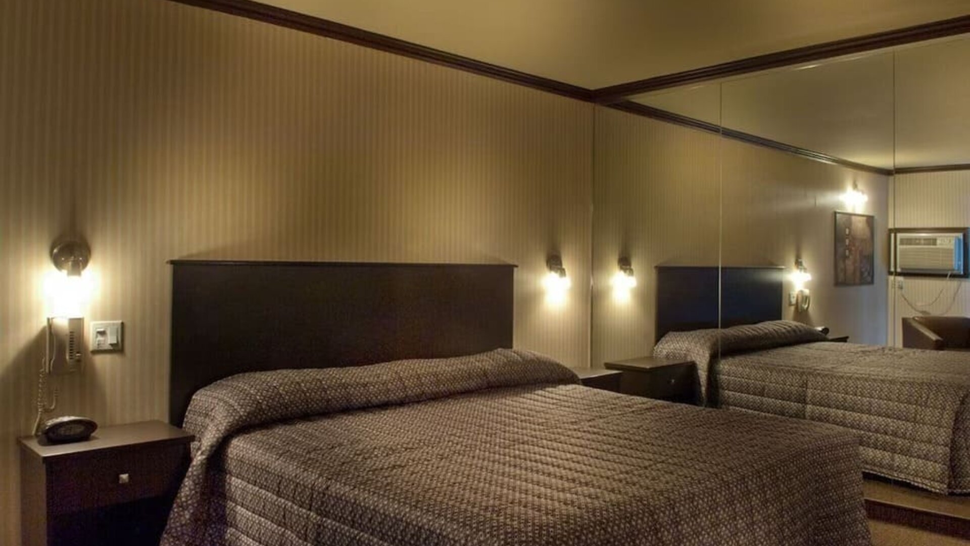 Day room at Ramada Laval By Wyndham.