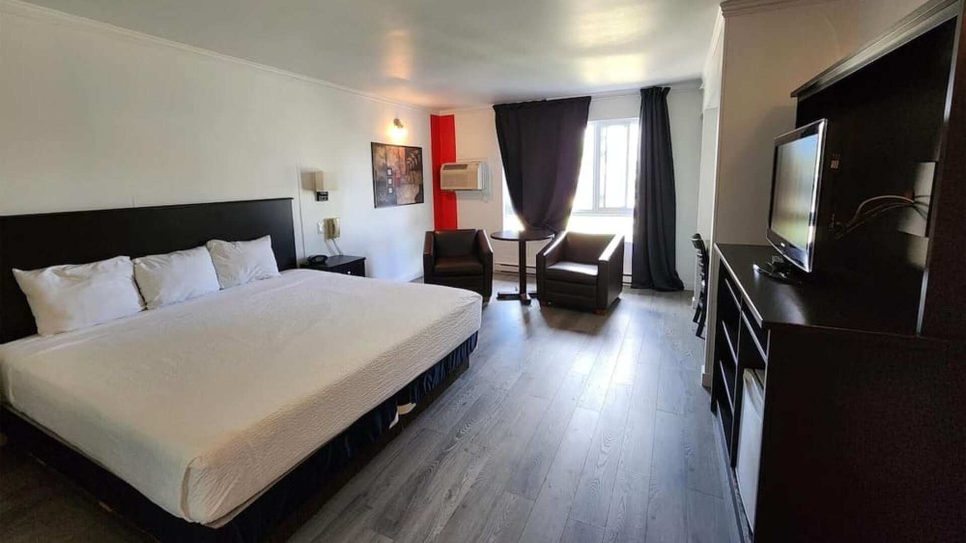 Day room at Ramada Laval By Wyndham.