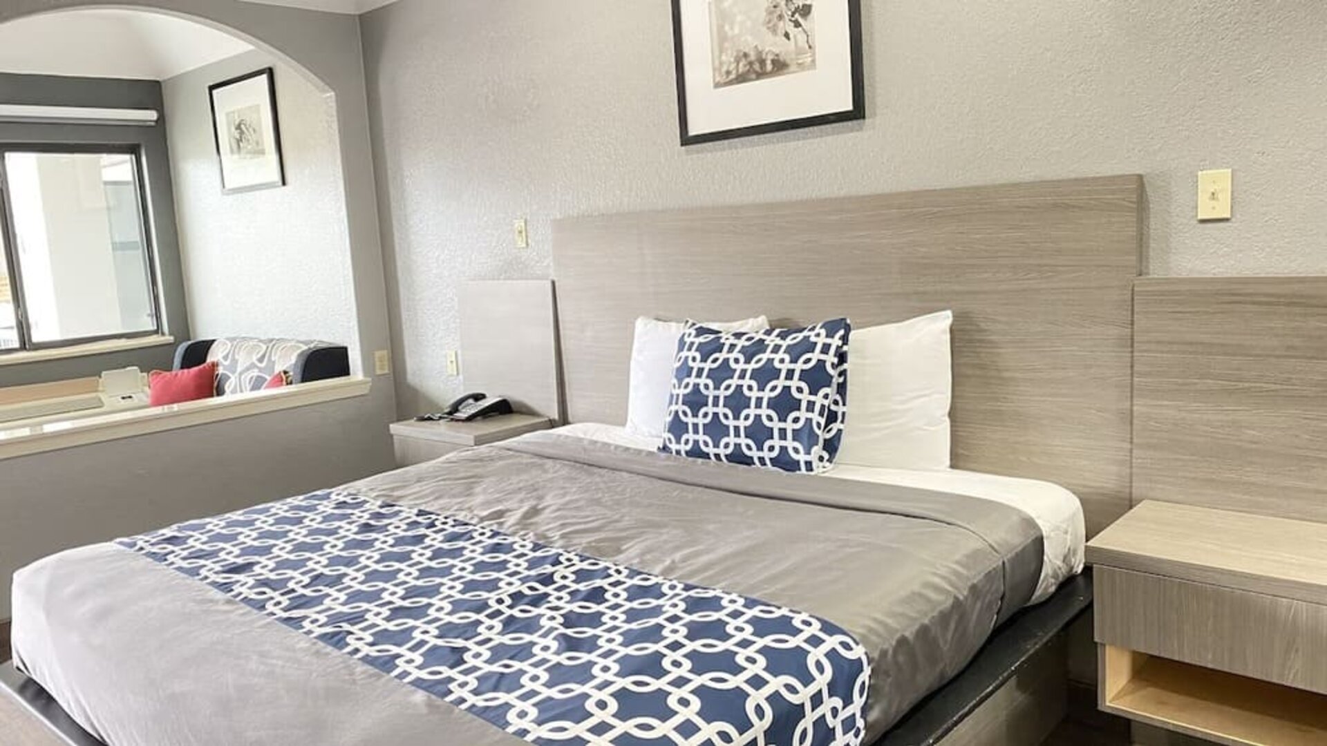 Day room at Island Suites Hobby Airport.