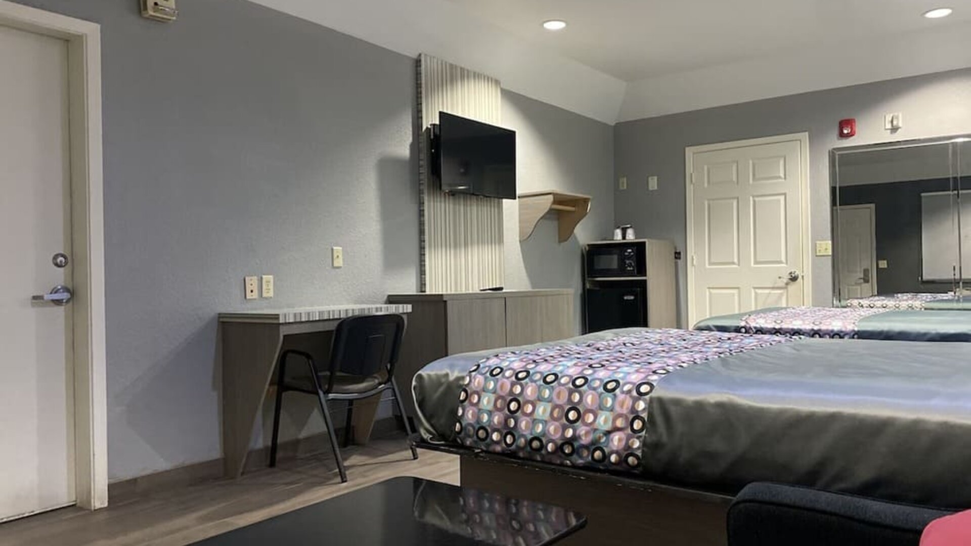 Day room at Island Suites Hobby Airport.