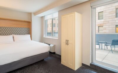 Day room at Holiday Inn Wall Street.