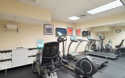 Meeting room at Holiday Inn Express Wall Street.