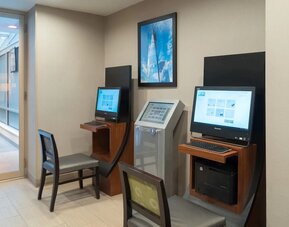 Work station at Holiday Inn Express Wall Street.