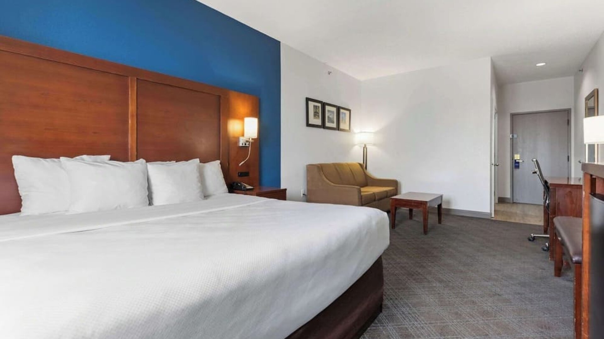 Day use room at Comfort Suites Lombard - Addison.