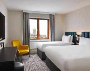 Two beds with TV at Leonardo Hotel Dublin Christchurch.