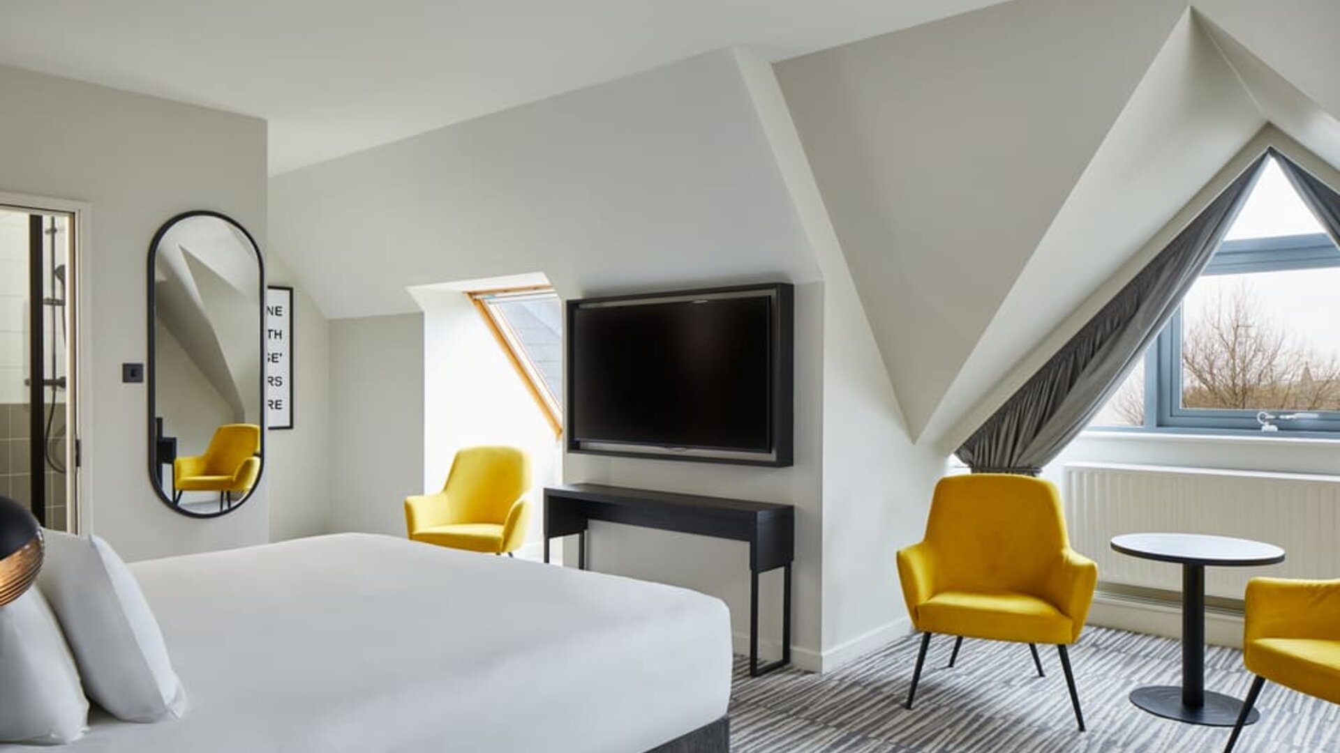 Day room with seating area at Leonardo Hotel Dublin Christchurch.