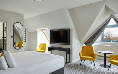 Day room with seating area at Leonardo Hotel Dublin Christchurch.