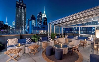 Rooftop bar with seating and beautiful city views at Hilton Fashion District.