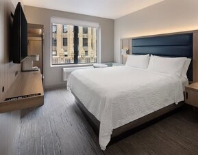 Day use room with natural light and a beautiful view at Holiday Inn Express New York City - Chelsea.