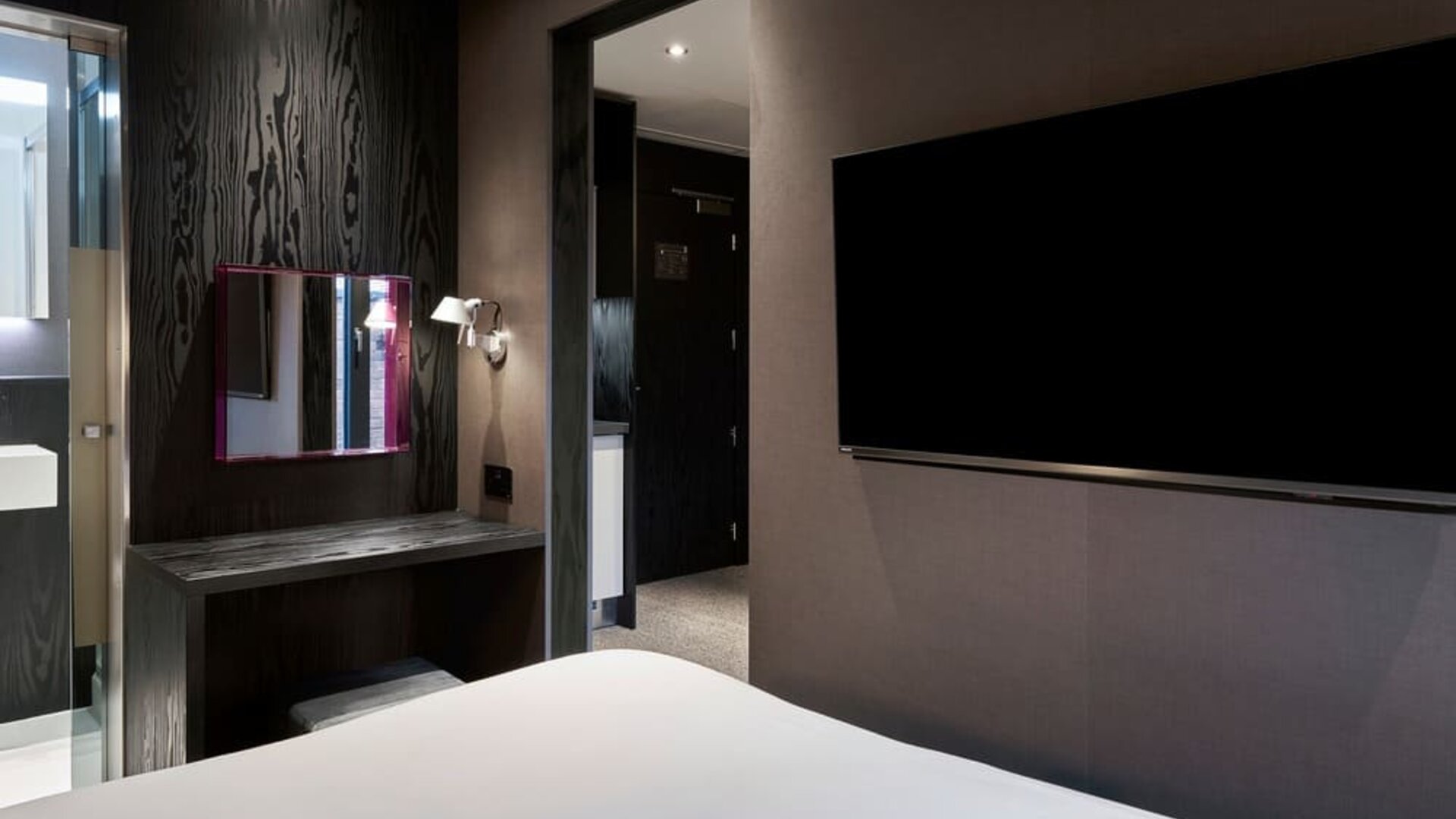 Day room at Four Points Flex By Sheraton Birmingham Jewellery Quarter.