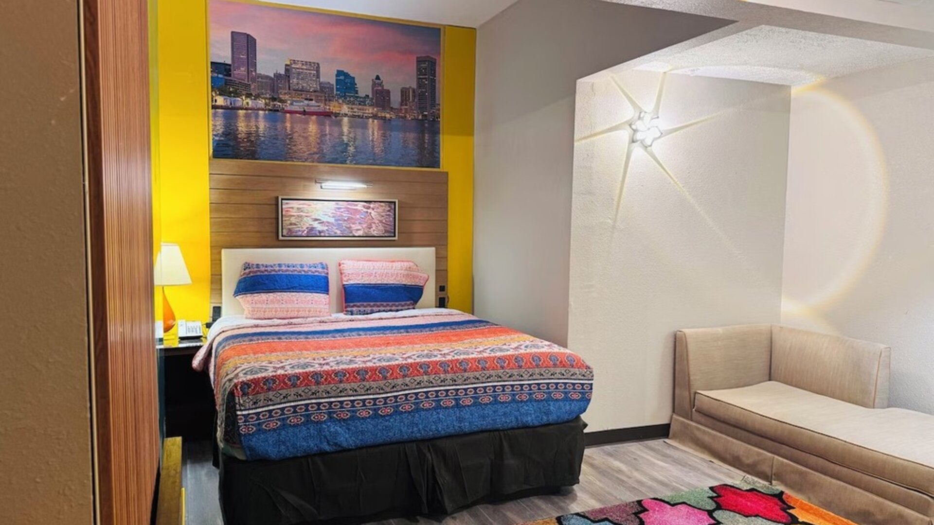 Day room with comfortable couch at The Mt. Vernon Inn.