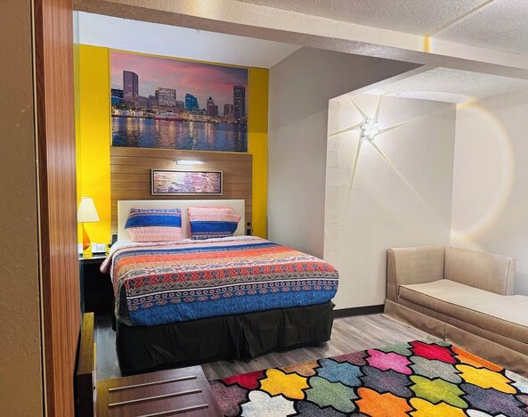 Day room with comfortable couch at The Mt. Vernon Inn.