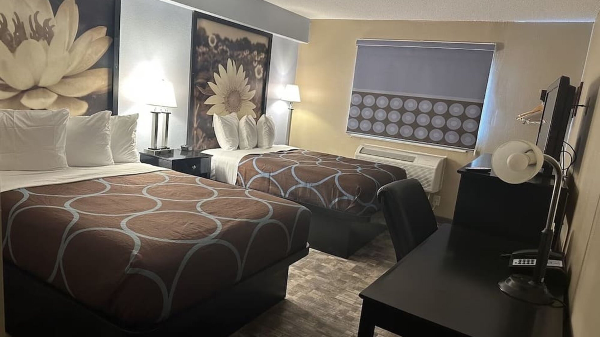 Day room with work desk at Super 8 By Wyndham Baltimore/Essex Area.