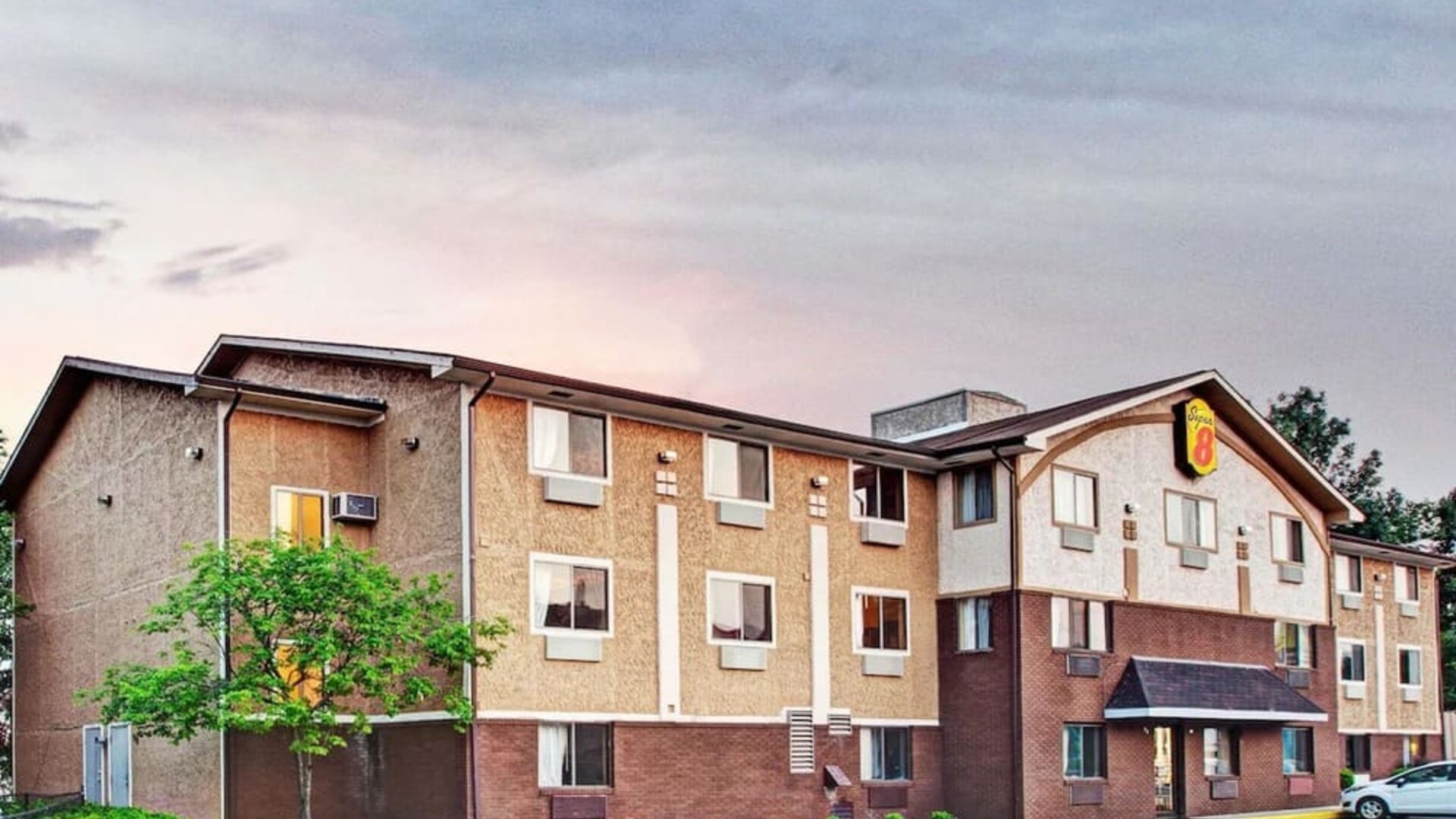 Exterior of Super 8 By Wyndham Baltimore/Essex Area.