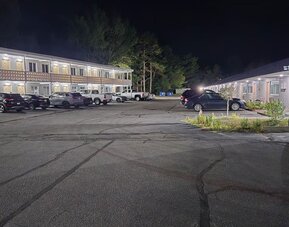 Exterior of Nashoba Valley Inn & Suit.