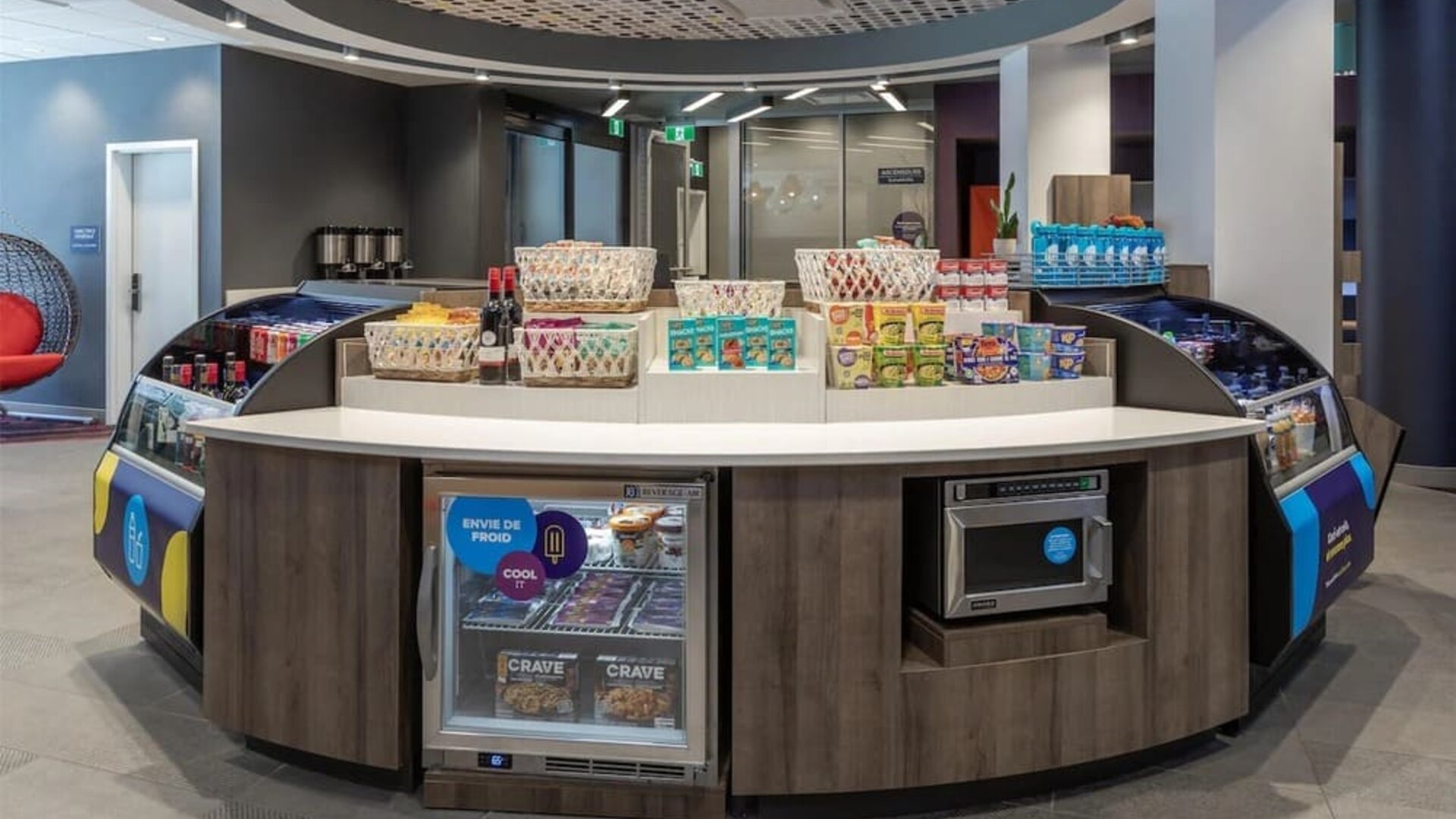 Snack bar and convenience store at Tru By Hilton Montreal Centre-Ville.